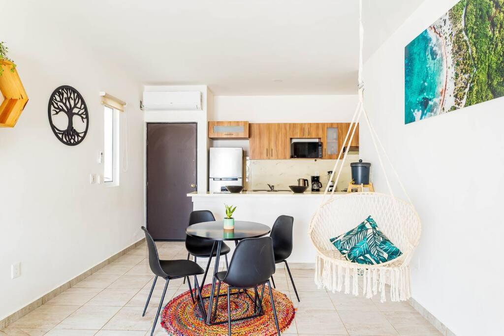 Lovely Cozy Apt W/Pool 2 Bedrooms. Great Location! بويرتو موريلوس المظهر الخارجي الصورة