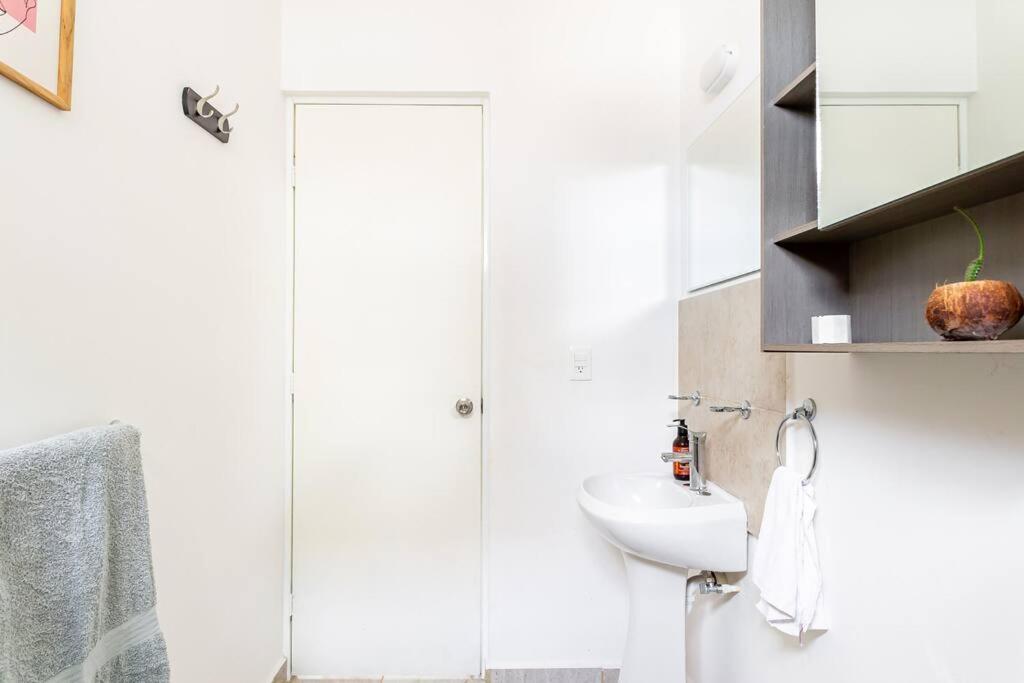 Lovely Cozy Apt W/Pool 2 Bedrooms. Great Location! بويرتو موريلوس المظهر الخارجي الصورة