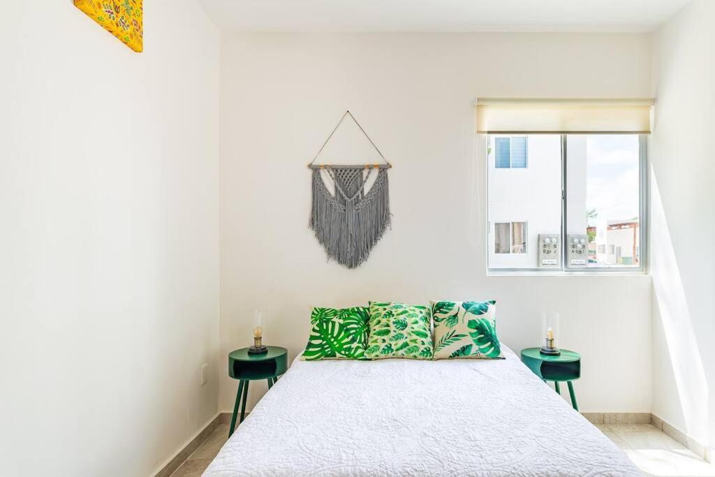 Lovely Cozy Apt W/Pool 2 Bedrooms. Great Location! بويرتو موريلوس المظهر الخارجي الصورة